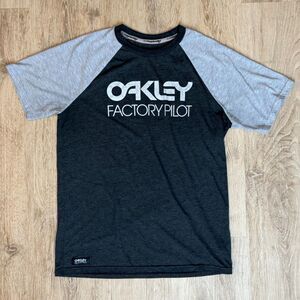 Oakley Factory Pilot Raglan T-Shirt Gray Black Size S Athletic Graphic